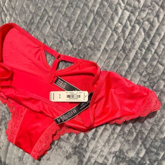 Victoria's Secret VERY SEXY
Lace-Trim Red Cheeky Panty
CUTOUT BACK LACE … - Picture 14 of 17